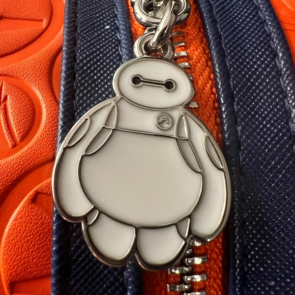 Disney Loungefly Baymax Lenticular Heart Backpack - Picture 8 of 10